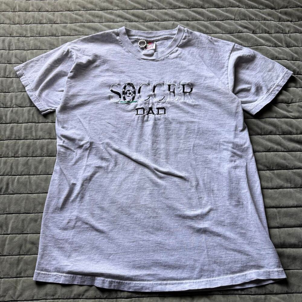 Vintage 90s/y2k Fruit of the Loom ‘Soccer Dad’ Embroidered T shirt in Large